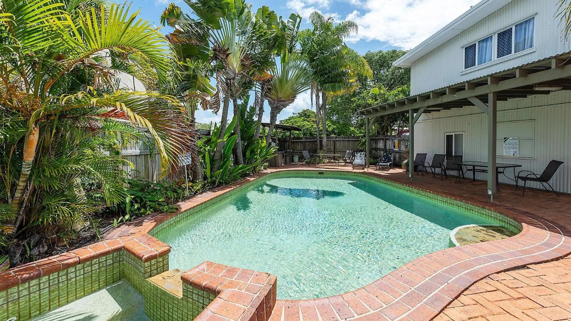 Coconut Palms Ground Floor 1 Bedroom Apartment Scarness Australia